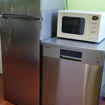 Grand Climatise En Combles A 2 Pas De La Gare De *