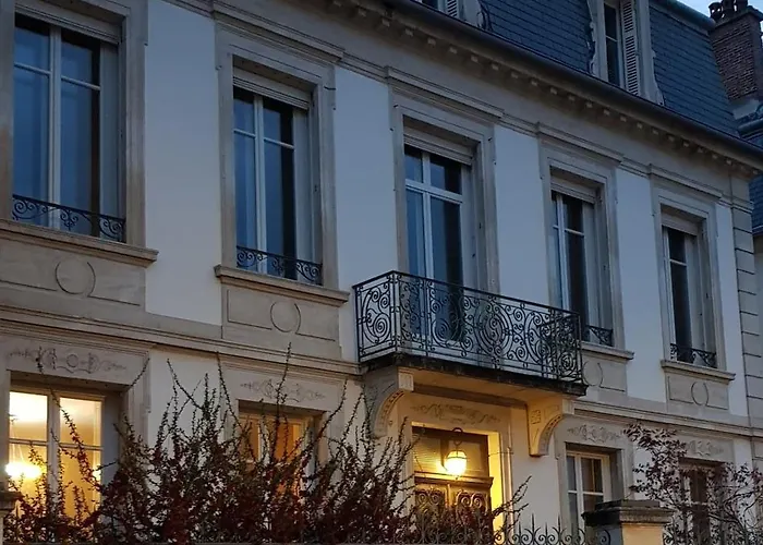 Grand Climatise En Combles A 2 Pas De La Gare De Nancy